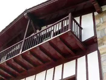 Otel Pikassaria 2*